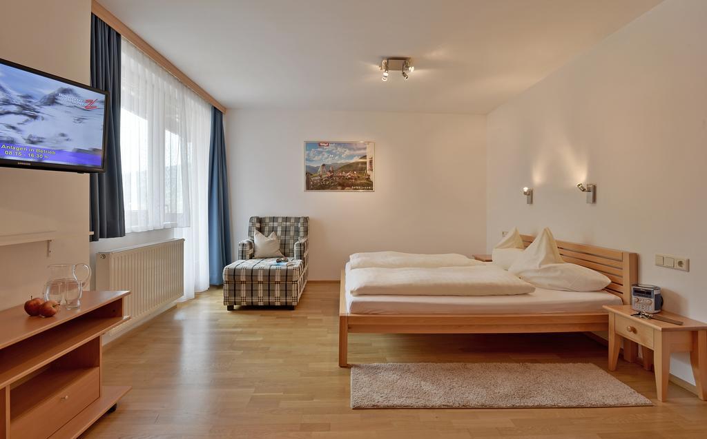 Ferienwohnungen Haus Der Mitte Mayrhofen Oda fotoğraf