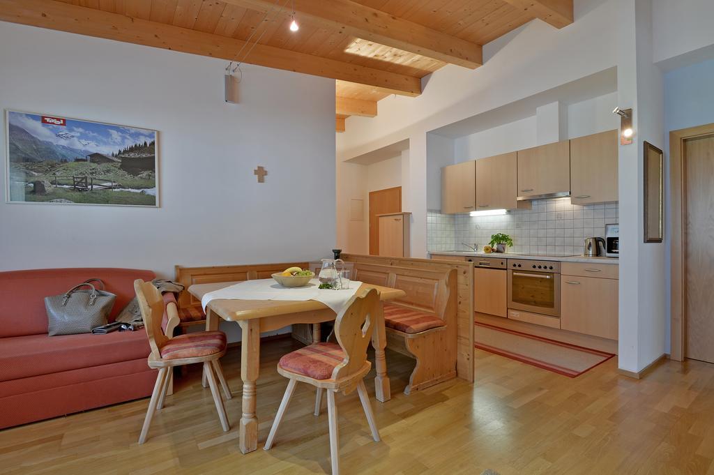 Ferienwohnungen Haus Der Mitte Mayrhofen Oda fotoğraf
